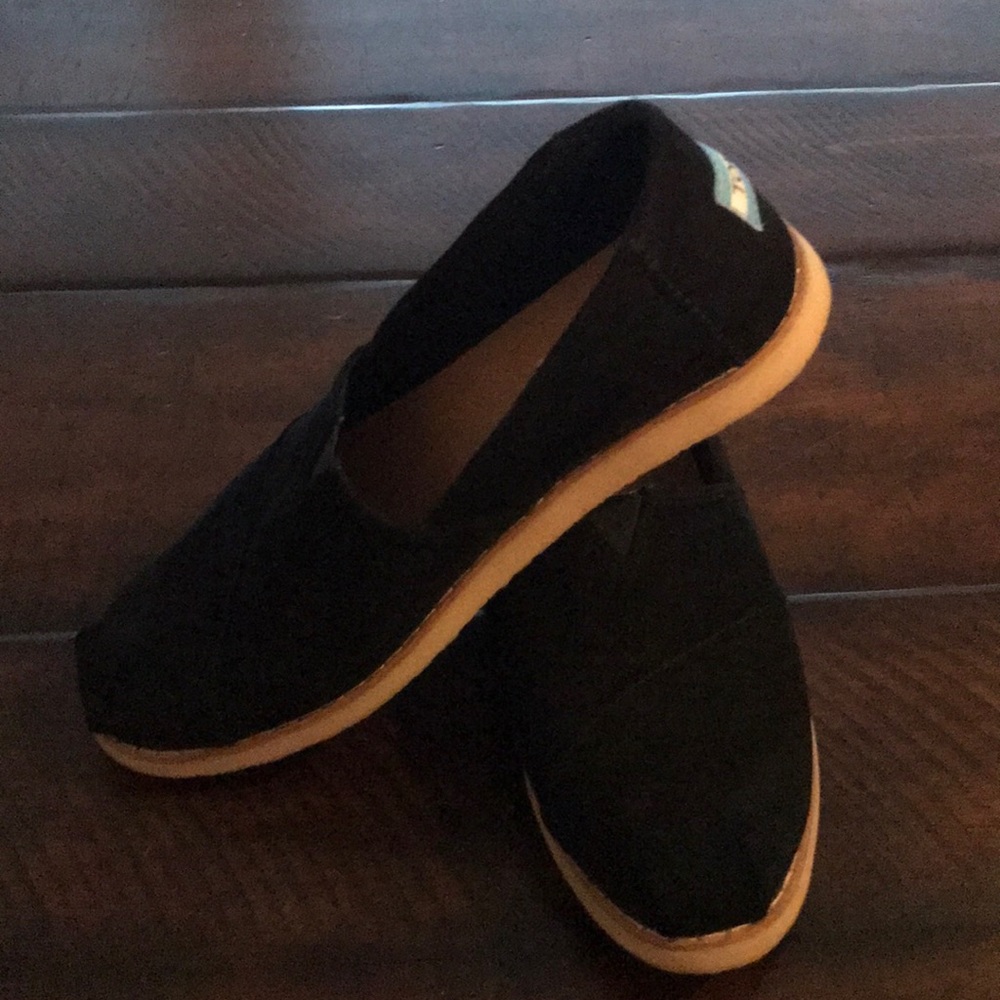 ❌SOLD❌Toms black gum sole size 6.5